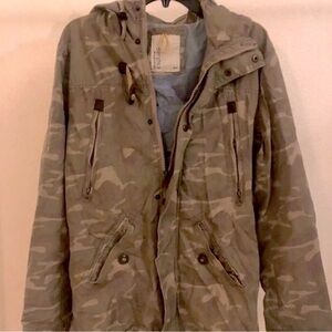 BERSHKA Green Camouflage Jacket Men Camo MilitaryLook Size M Christmas Gift